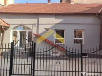 Casa cu 3 camere de in centrul Aradului