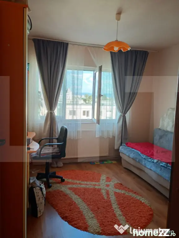 Apartament de vanzare, cu 3 camere, decomandat, 65 mp, carti - Sfantu Gheorghe (Covasna)