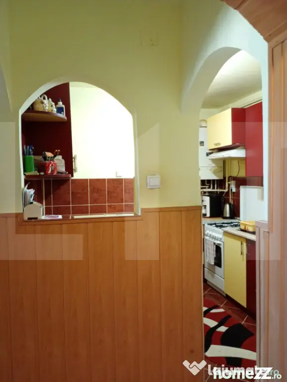 Apartament de vanzare, cu 3 camere, decomandat, 65 mp, carti - Sfantu Gheorghe (Covasna)