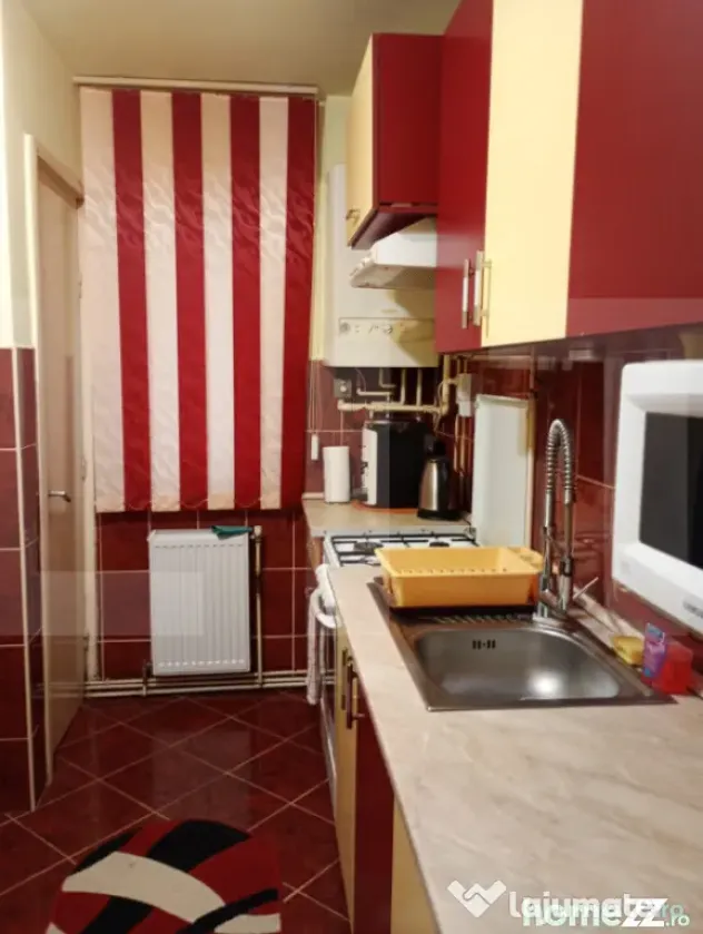 Apartament de vanzare, cu 3 camere, decomandat, 65 mp, carti - Sfantu Gheorghe (Covasna)