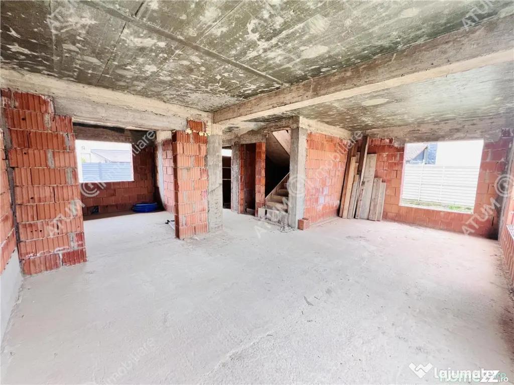 Casa cu 4 camere 2 bai si teren de 230 mp Selimbar