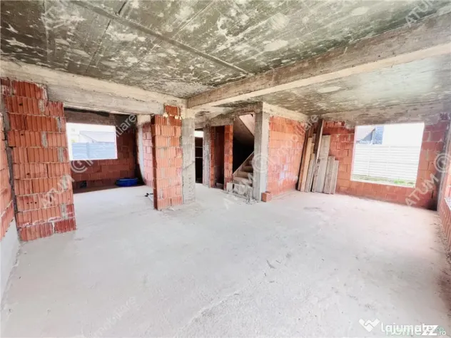 Casa cu 4 camere 2 bai si teren de 230 mp Selimbar