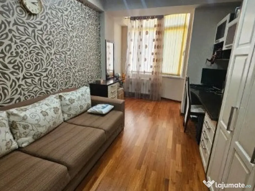 3 camere in zona Girocului