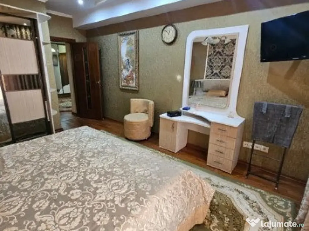 3 camere in zona Girocului