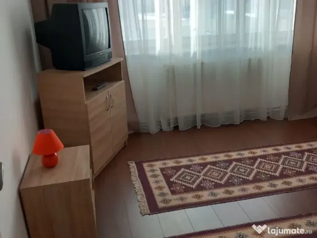 1 camera in zona Dambovita