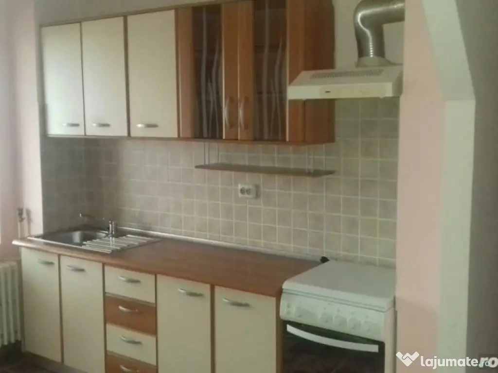 1 camera in zona Lipovei