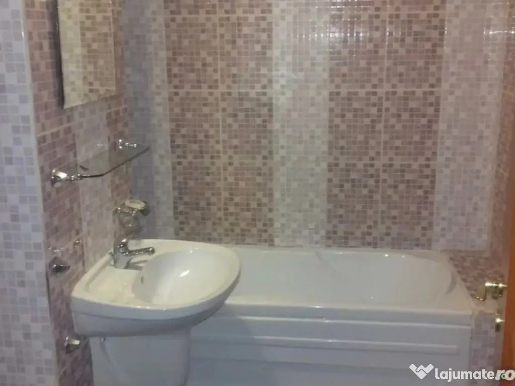 1 camera in zona Lipovei