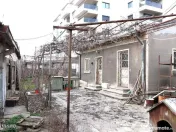 Gara - Spitalul CFR - Str. Scolii, casa din caramida, ter... 