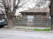 Gara - Spitalul CFR - Str. Scolii, casa din caramida, ter... 