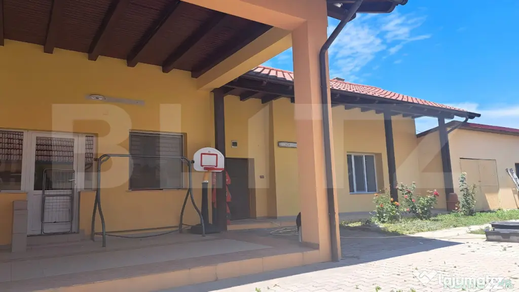 Casa 500 mp, spatiu comercial 122 mp, teren 7900mp - Botiz - Botiz (Satu-Mare)