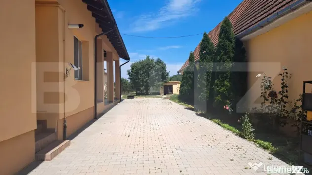 Casa 500 mp, spatiu comercial 122 mp, teren 7900mp - Botiz - Botiz (Satu-Mare)