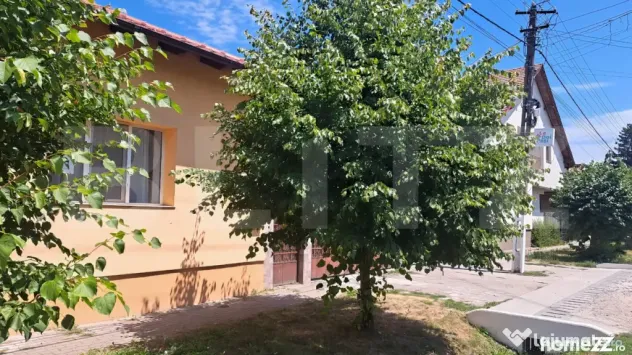 Casa 500 mp, spatiu comercial 122 mp, teren 7900mp - Botiz - Botiz (Satu-Mare)