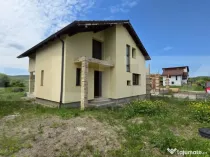 Casă spațioasă de vânzare, cu 4 camere, 150 mp, Bistrita