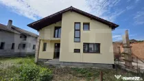 Casă spațioasă de vânzare, cu 4 camere, 150 mp, Bistrita