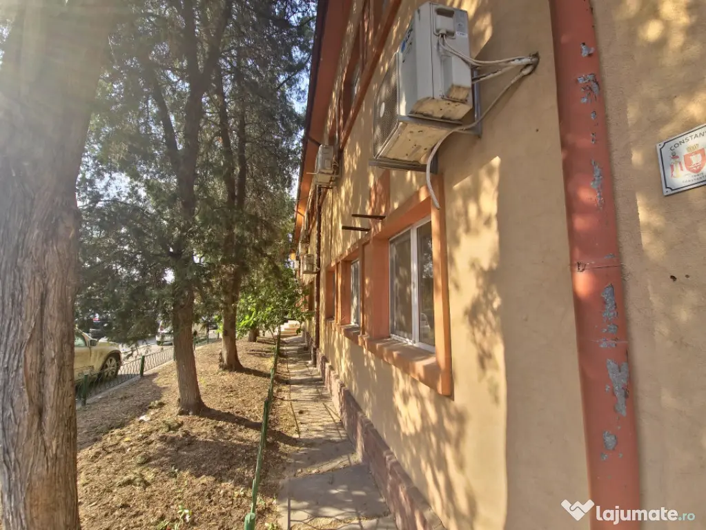 Faleză Nord Clădire birouri cu 25+ încăperi Afacere la c