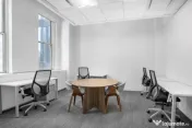 Spațiu de birou privat pentru 4 persoane în Regus Iride Business 
