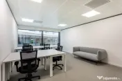 Spațiu de birou privat pentru 4 persoane în Regus Iride Business 