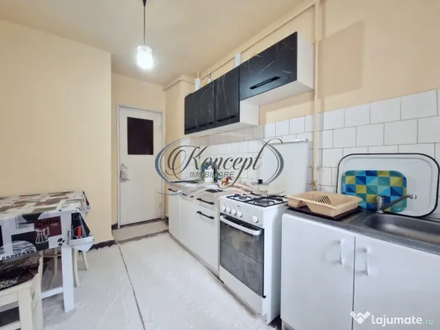 Apartament spatios, etaj intermediar, zona Academiei de muzi