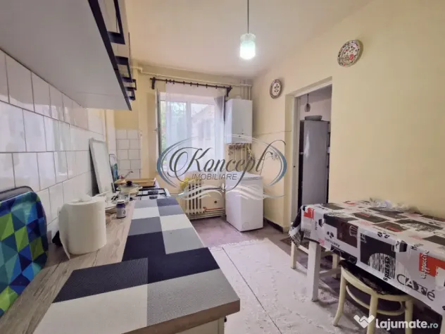 Apartament spatios, etaj intermediar, zona Academiei de muzi