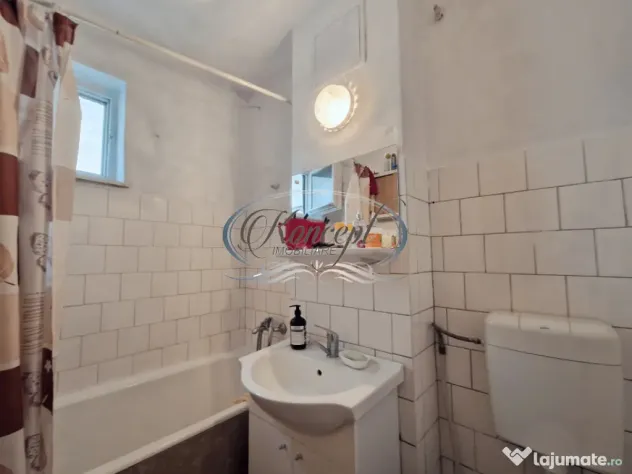 Apartament spatios, etaj intermediar, zona Academiei de muzi