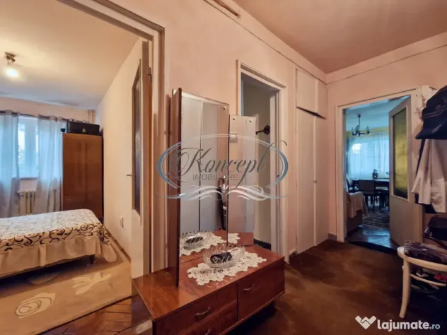 Apartament spatios, etaj intermediar, zona Academiei de muzi