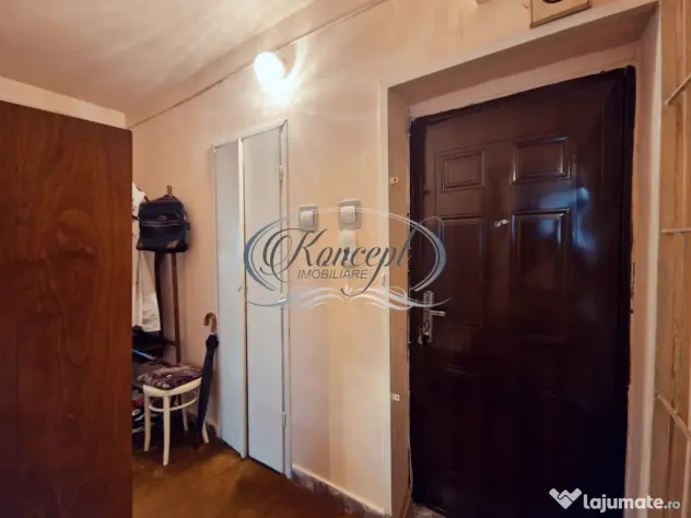 Apartament spatios, etaj intermediar, zona Academiei de muzi