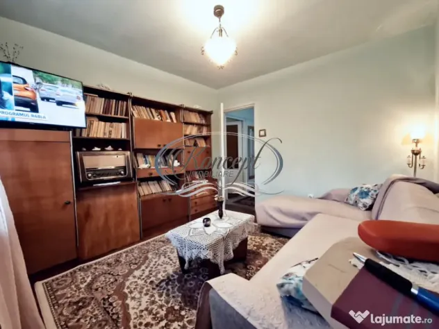 Apartament spatios, etaj intermediar, zona Academiei de muzi