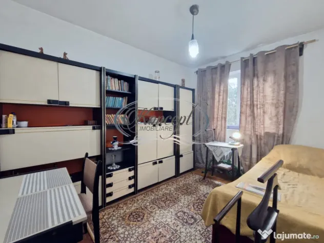 Apartament spatios, etaj intermediar, zona Academiei de muzi