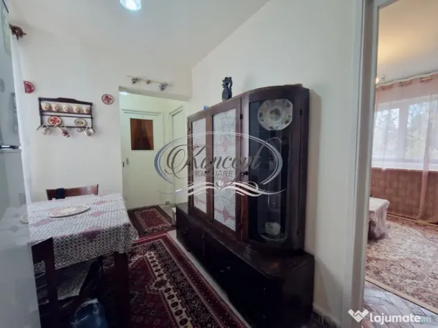 Apartament spatios, etaj intermediar, zona Academiei de muzi