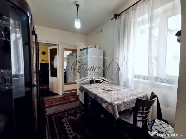 Apartament spatios, etaj intermediar, zona Academiei de muzi
