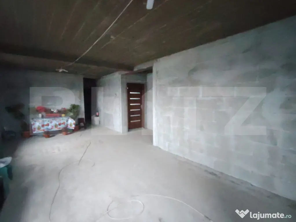Casa P în Șimnicu de Sus, 3 camere, 71 mp utili, teren 324