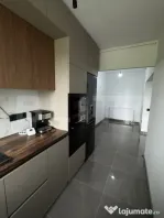 Apartament de 3 camere, renovat+garaj inclus