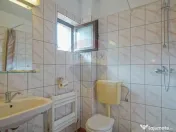 Comision 0 %! Pensiune cu 12 camere de vânzare, str. De ... 