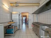 Comision 0 %! Pensiune cu 12 camere de vânzare, str. De ... 
