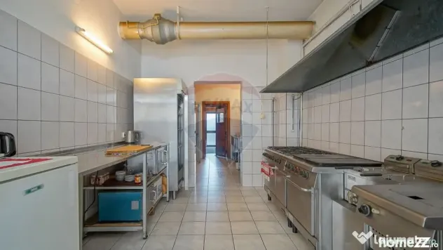 Comision 0 %! Pensiune cu 12 camere de vânzare, str. De ...