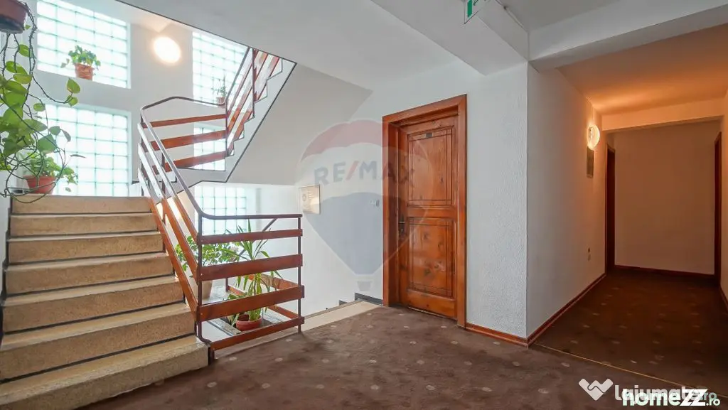 Comision 0 %! Pensiune cu 12 camere de vânzare, str. De ...