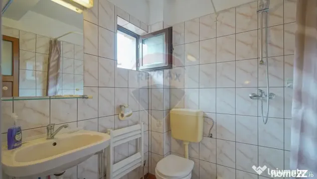 Comision 0 %! Pensiune cu 12 camere de vânzare, str. De ...
