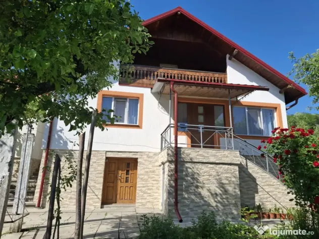 Casa 5 camere,baie,bucatarie,beci,garaj,util 112mp,1.200mp intravilan livada,Slanic