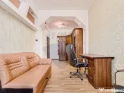Apartament cu 3 camere de închiriat în zona Boul Rosu 