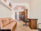 Apartament cu 3 camere de închiriat în zona Boul Rosu 