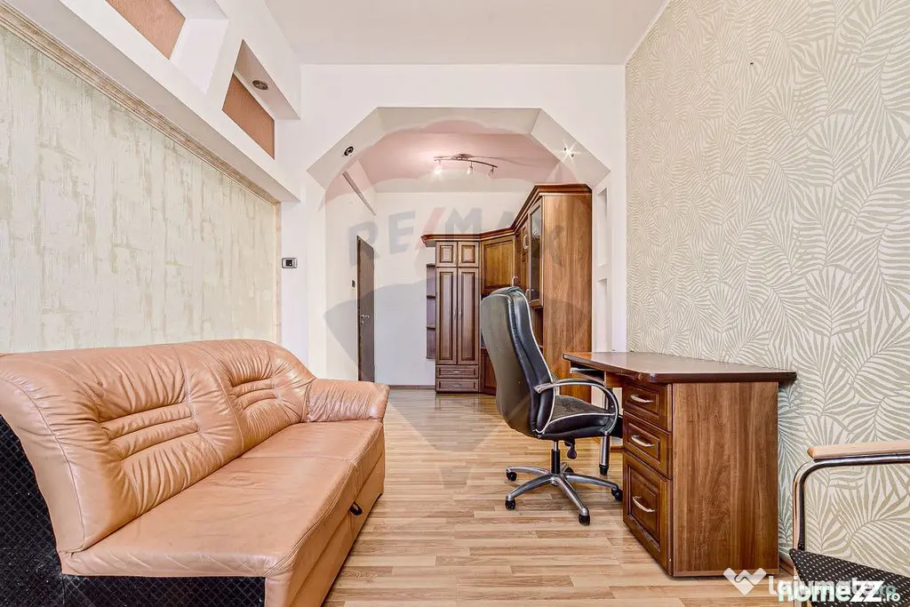 Apartament cu 3 camere de închiriat în zona Boul Rosu