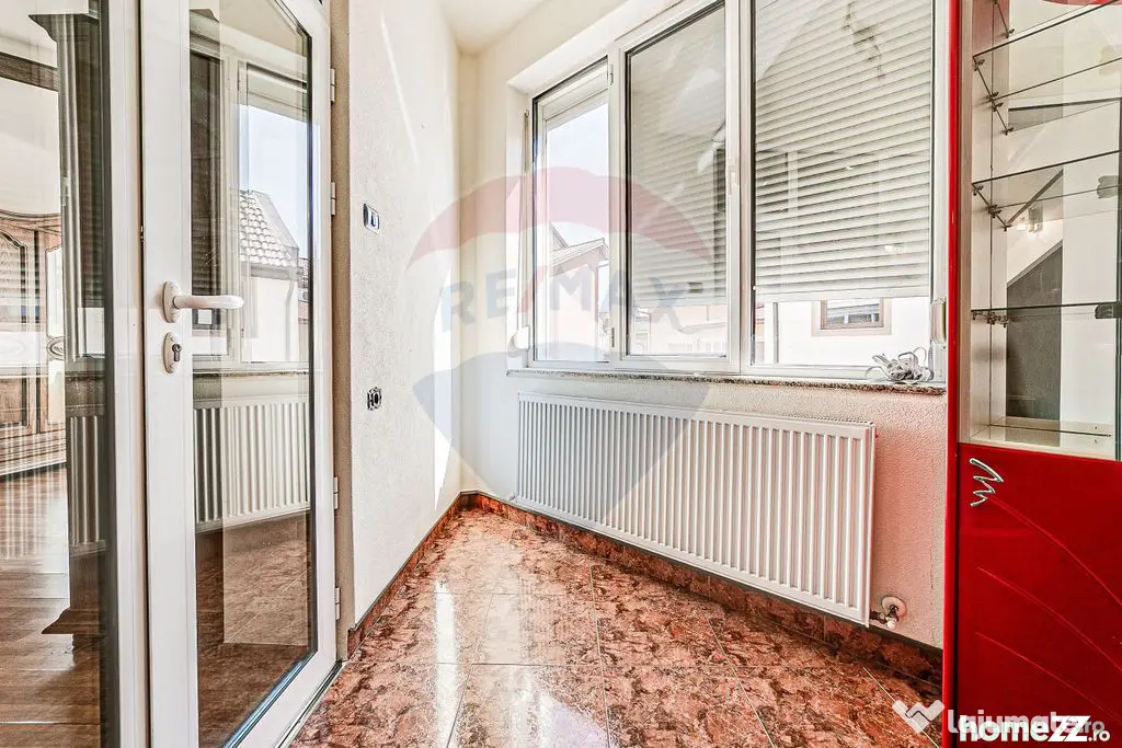 Apartament cu 3 camere de închiriat în zona Boul Rosu