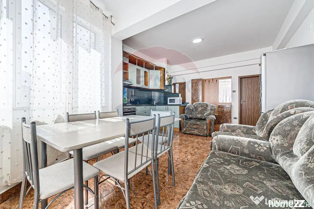 Apartament cu 3 camere de închiriat în zona Boul Rosu