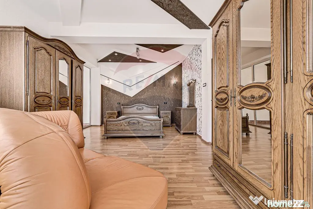 Apartament cu 3 camere de închiriat în zona Boul Rosu