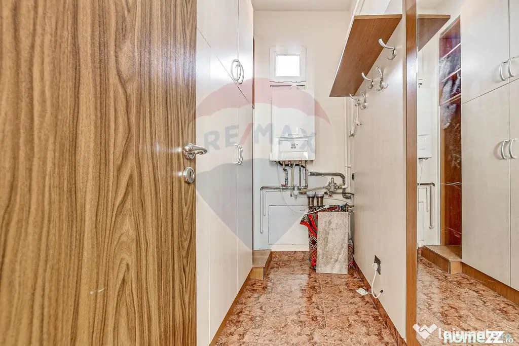 Apartament cu 3 camere de închiriat în zona Boul Rosu