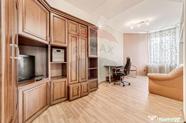 Apartament cu 3 camere de închiriat în zona Boul Rosu
