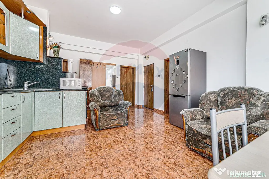Apartament cu 3 camere de închiriat în zona Boul Rosu