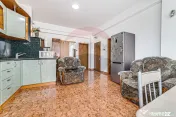 Apartament cu 3 camere de închiriat în zona Boul Rosu 