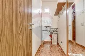 Apartament cu 3 camere de închiriat în zona Boul Rosu 