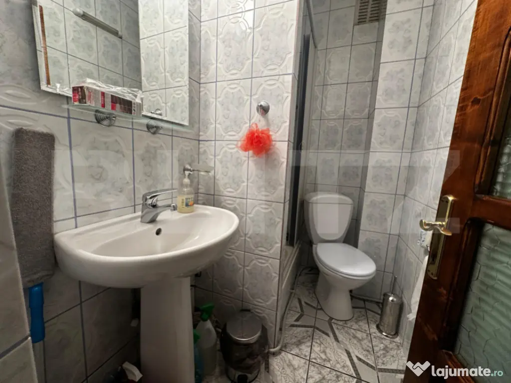 Apartament 3 camere, 82 mp, zona Cetate